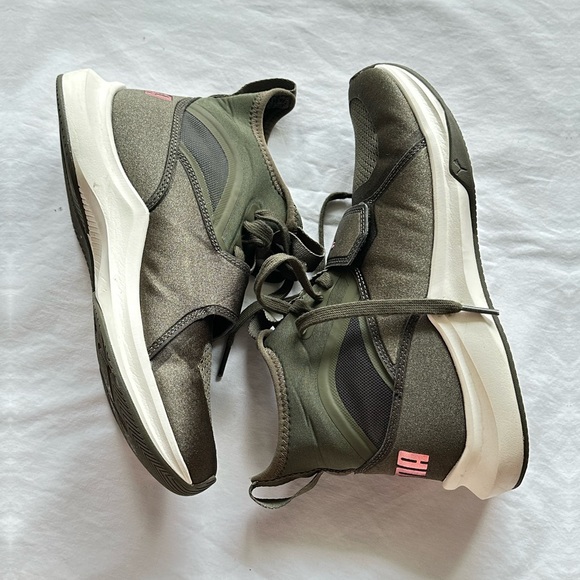 Shoes - Picture 2 of 3